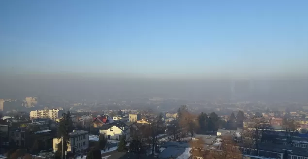 Smog nad stolicą Podbeskidzia. Widok z bloku przy ul. Wapiennej - 28.01.2016