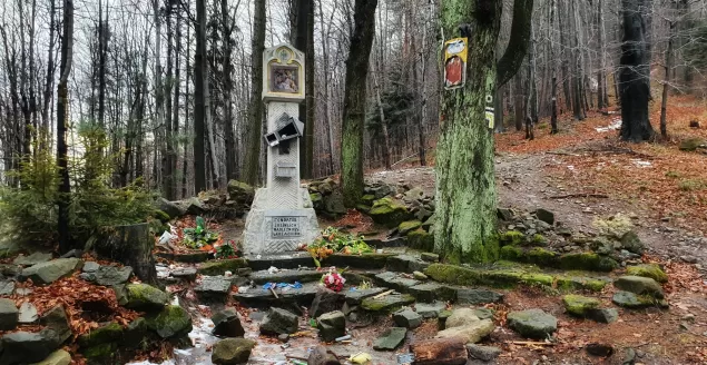 Dewastacja kapliczki na Przełęczy u Panienki